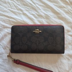 Coach Wallet *LIKE NEW*