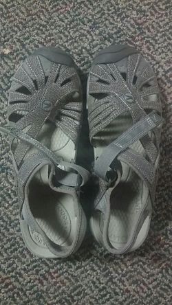 Woman sandals size 8