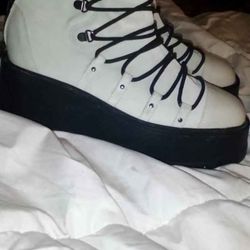 FREE PEOPLE WHITE + BLACK LACEUP BOOTS