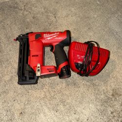 Milwaukee Finish Nails M12 18GA With 2.0 Battery 