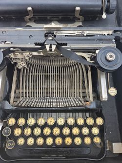​Vintage Corona 4 Typewriter (1920s) – For Parts or Repair