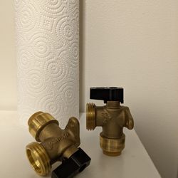 SharkBite 1/2" - 3/4" Brass Push-to-Connect Washing Machine Angle Valve (New)

Multiple units available.