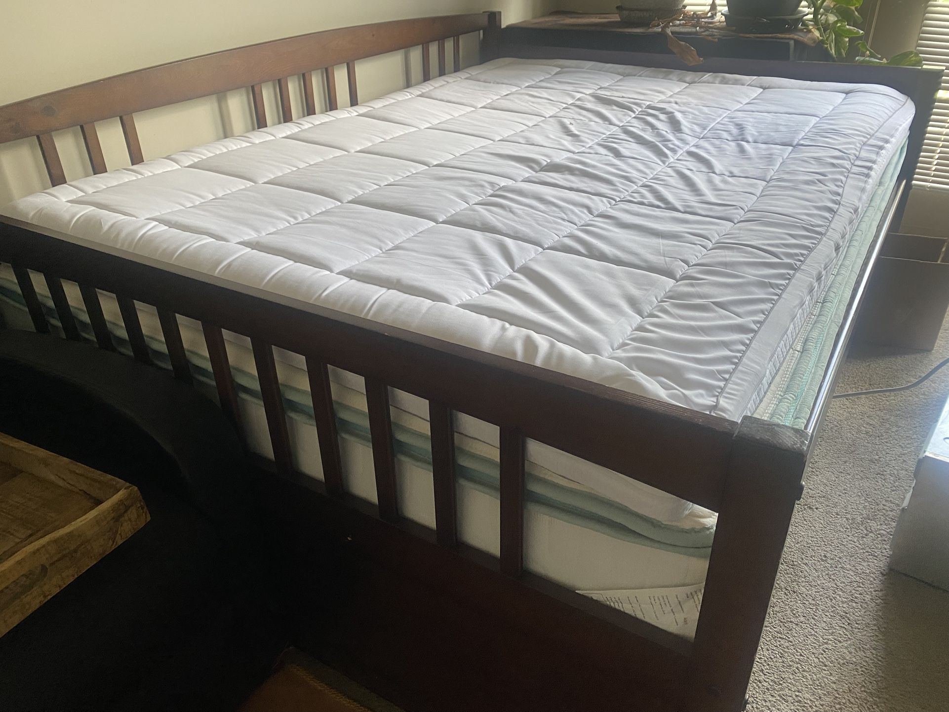 Full Size Daybed W/ Foam Mattress & Topper