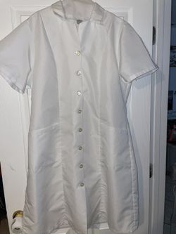 size L Nursing school graduating women white dress pick Up In Oakland Park N 95 (look Up Distance Before Contacting Me)