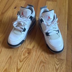 Jordan 4 Retro Size 5Y 