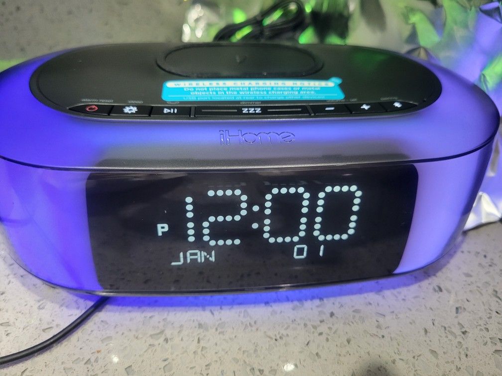 iHome Wireless Charging Bluetooth Speaker with Color Changing Alarm Clock iBTW281v2-New