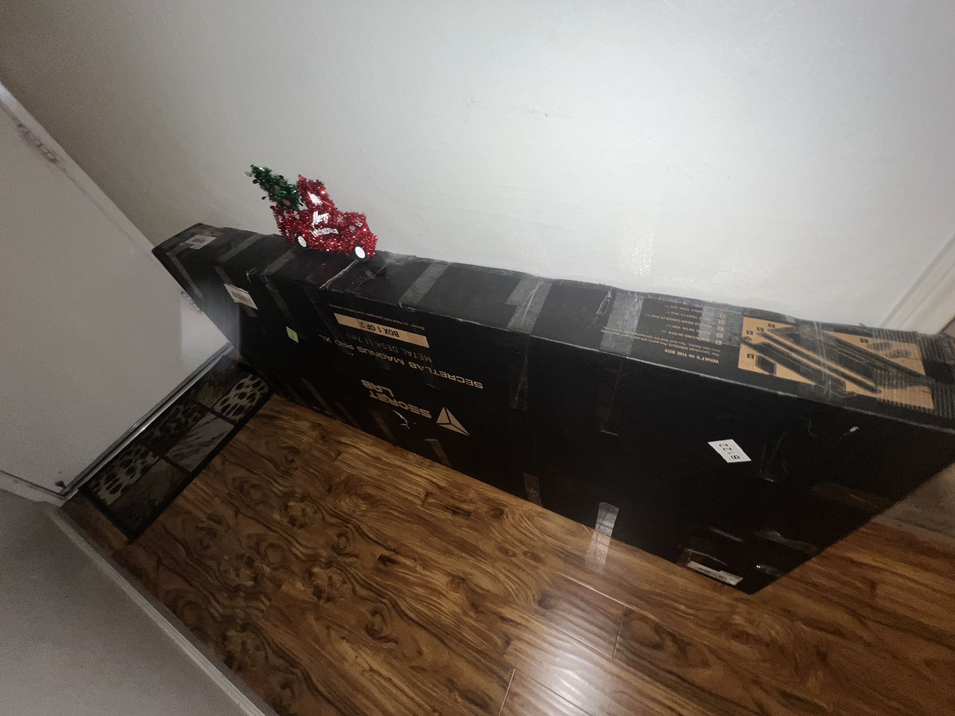 SecretLab Magnus Pro XL Metal Desk Top