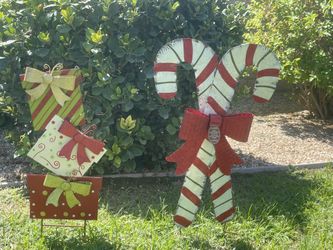 Christmas Lawn Decorations