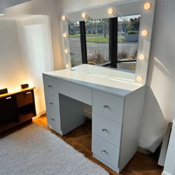 47inch Vanity Table with Mirror Hollywood Light 7 Drawers Makeup Vanity White Color