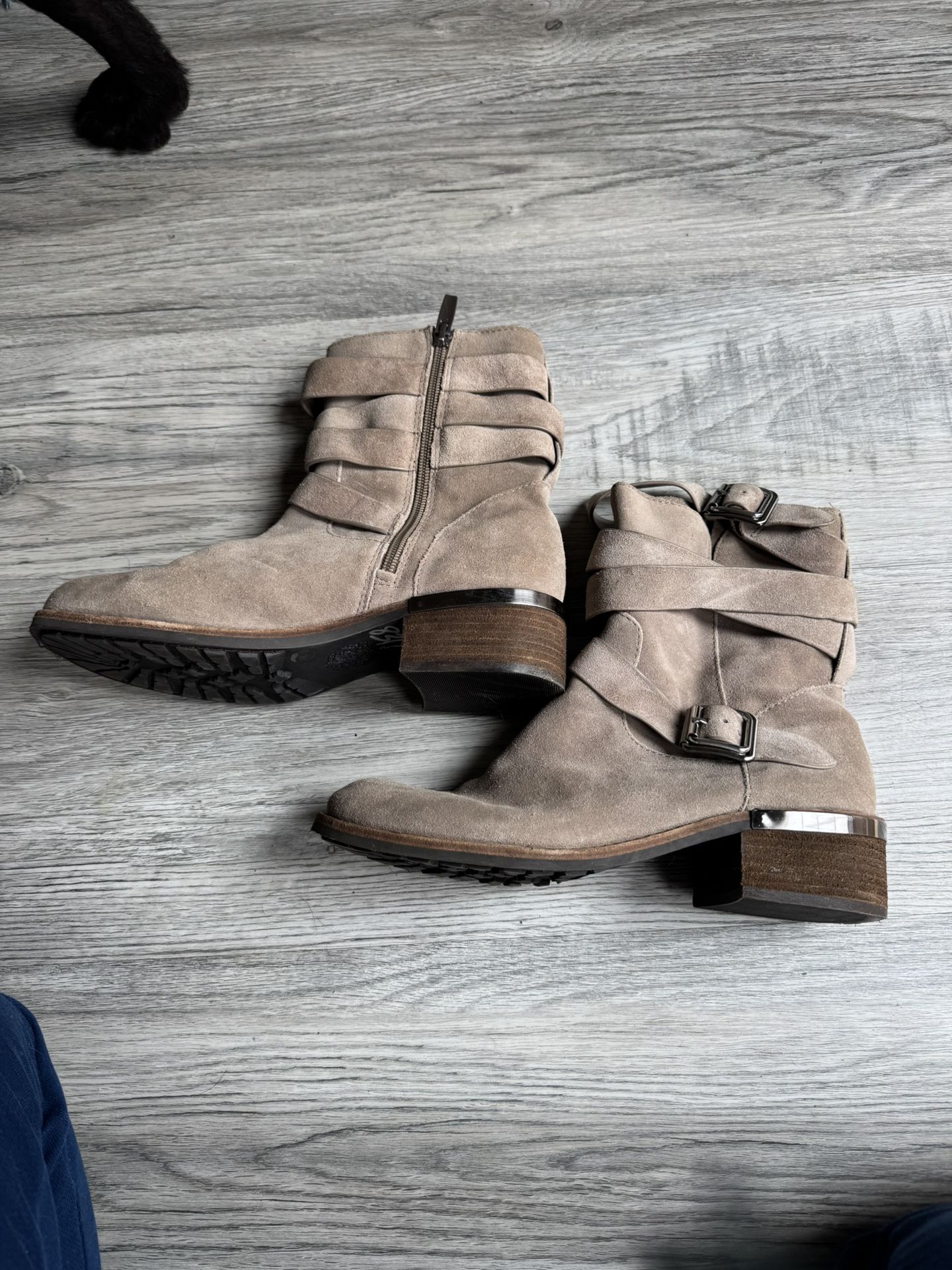 Vince Camuto Zip Up Ankle Boots. Women’s Size 8.5M