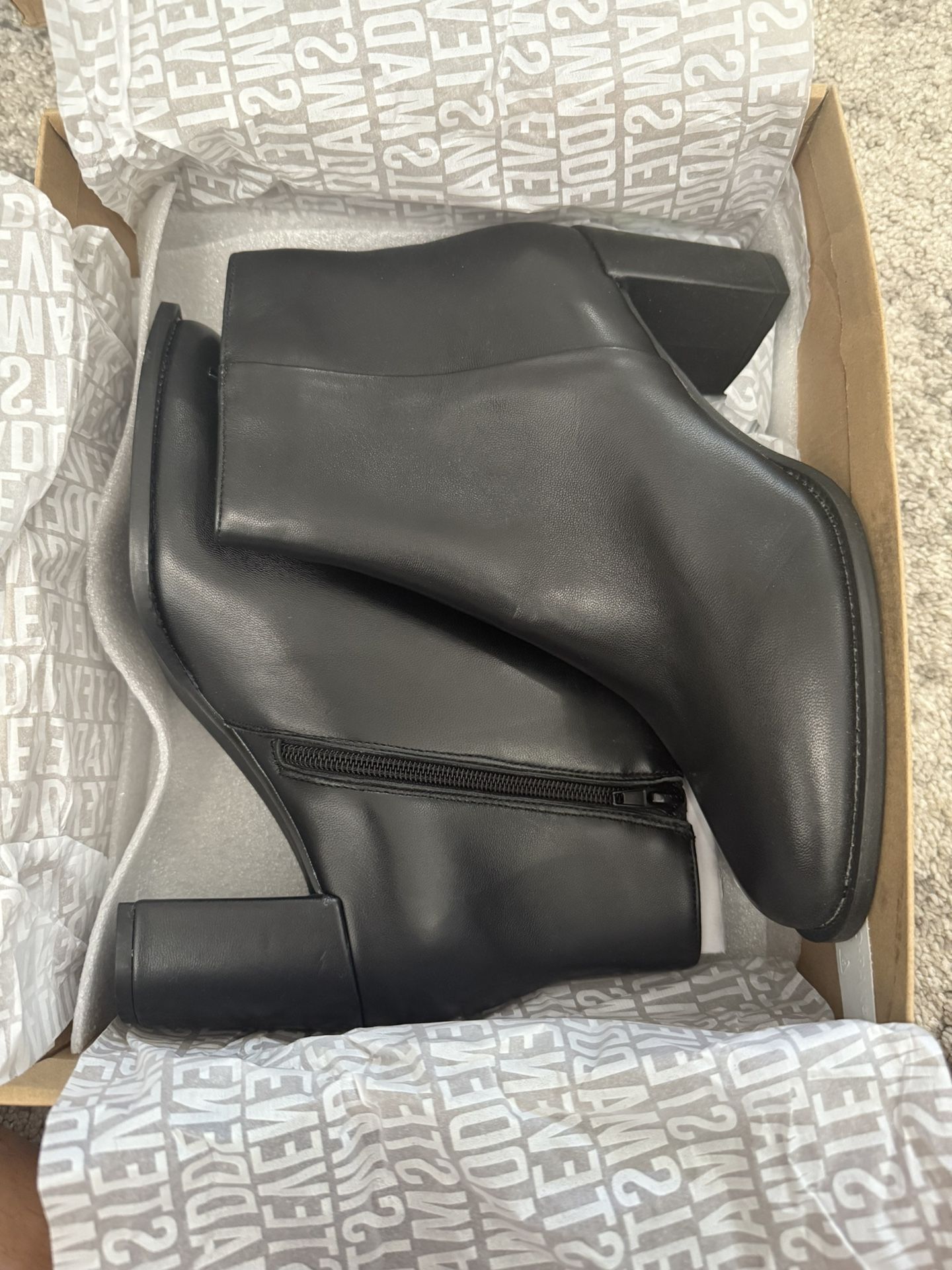 New Steve Madden Jozie Black Leather boot Size 8