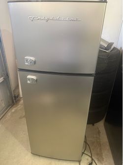 Refrigerator fridge