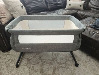 Mika Micky bedside travel bassinet