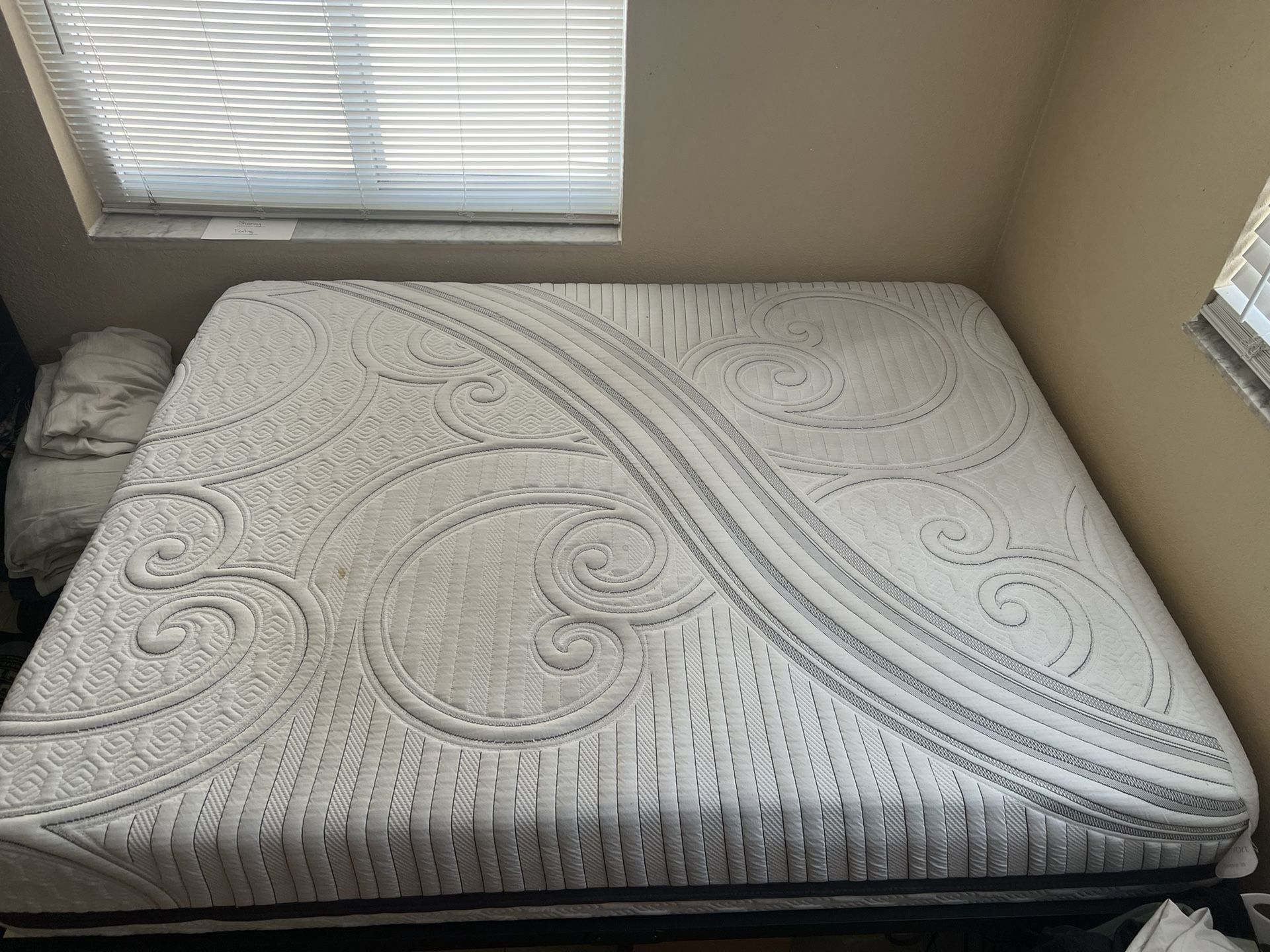 Queen Mattress Bed & Frame Serta iComfort Savant III Memory Foam for ...