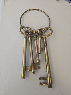 Decorative brass key ring
