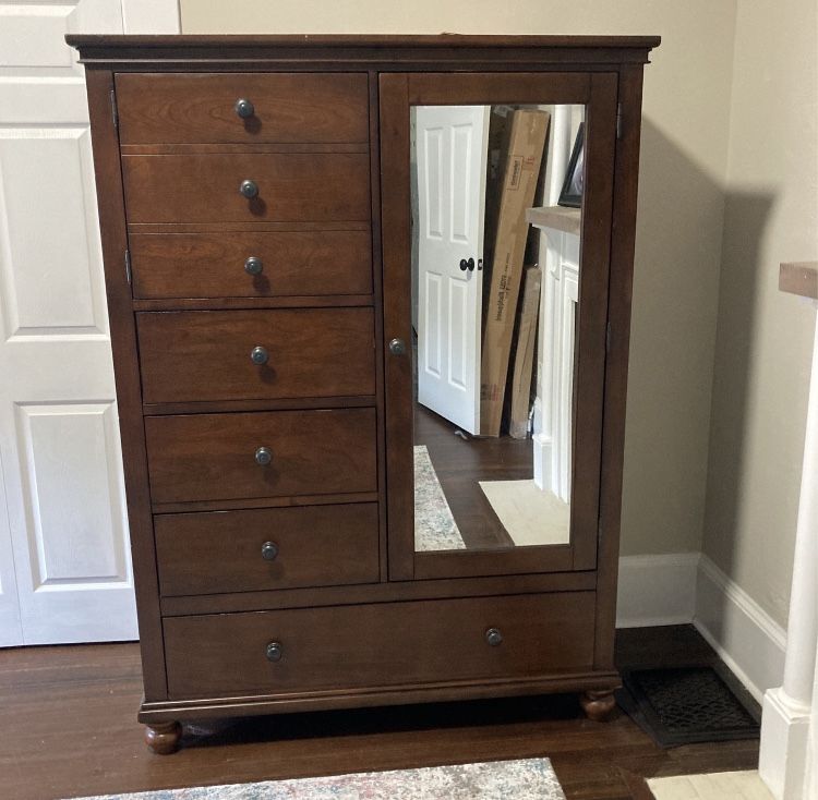 Chifforobe/Dresser