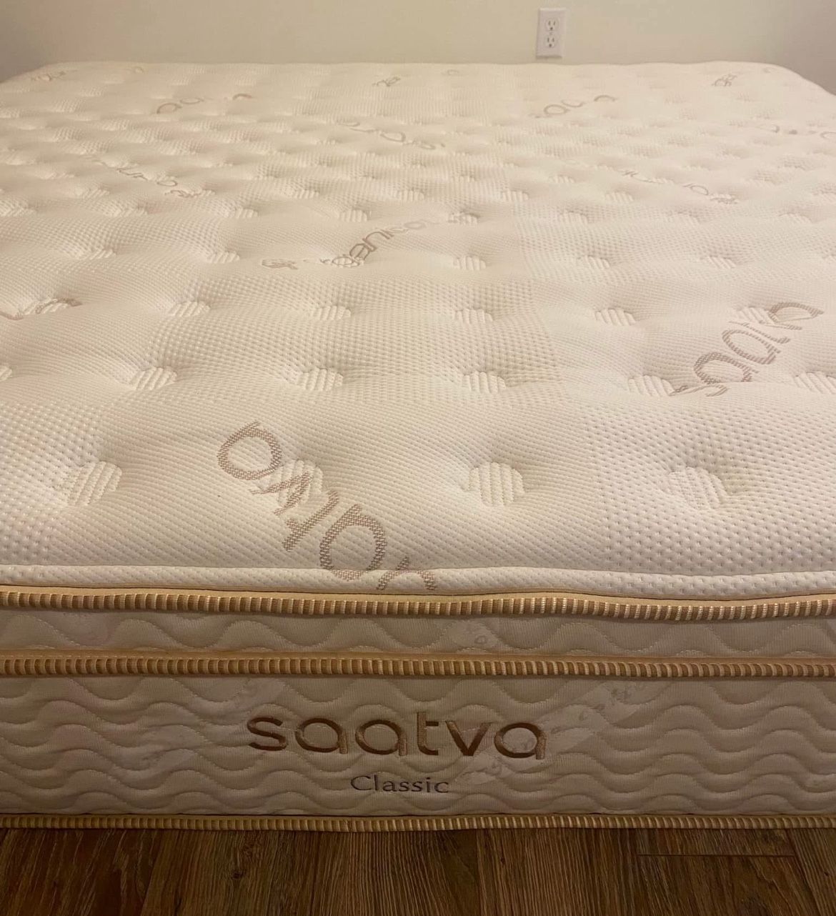 Premium Saatva Classic 11.5 inch Firm King Mattress ❤️