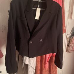 women’s short black jacket