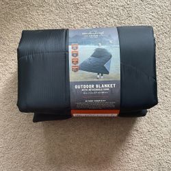 Outdoor Blanket With Detachable Hood