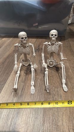 Set of 2 folding skeletons