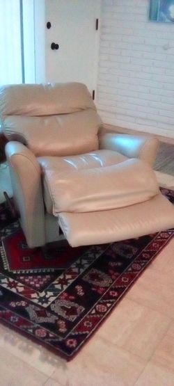 Lazy Boy ( La-Z-Boy )  Recliner Rocker  Chair