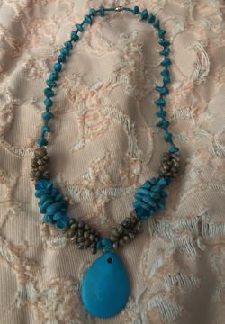Beautiful turquoise/aqua and shell beaded necklace