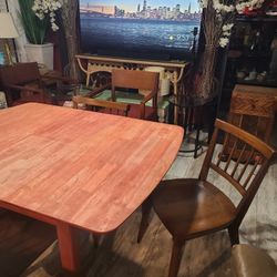 Vintage Diningroom Table With Chairs 