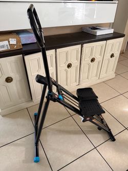 Black Stepper with Handle Bar