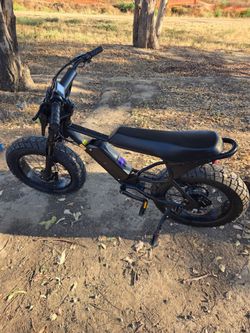 Two e bikes macfox x7 x7l black full size electric bikes