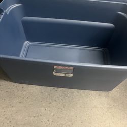 Blue Sterilite 122qt/115 L Storage Container w/Lid