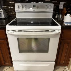 Kenmore Glass Top Stove Oven electric for Sale in Chandler AZ