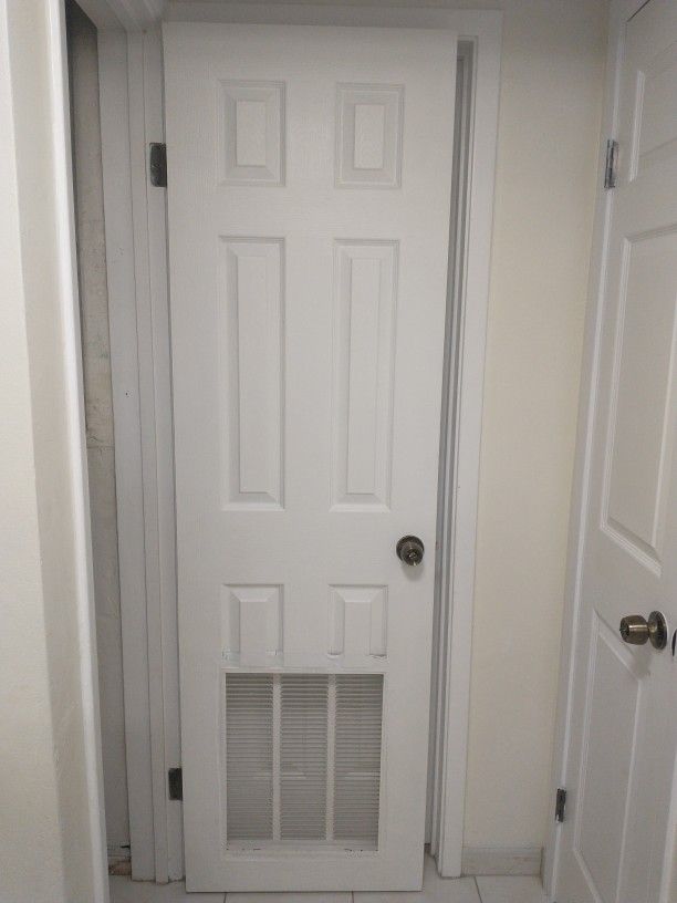 Wooden Door w/ Vent And Knob 24" x 80" Freshly Painted