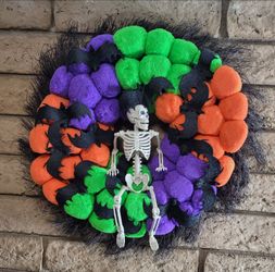 Spooky Halloween Wreath with Removable Skeleton