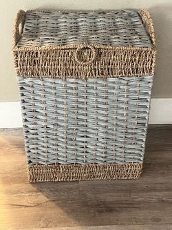 Wicker linen basket