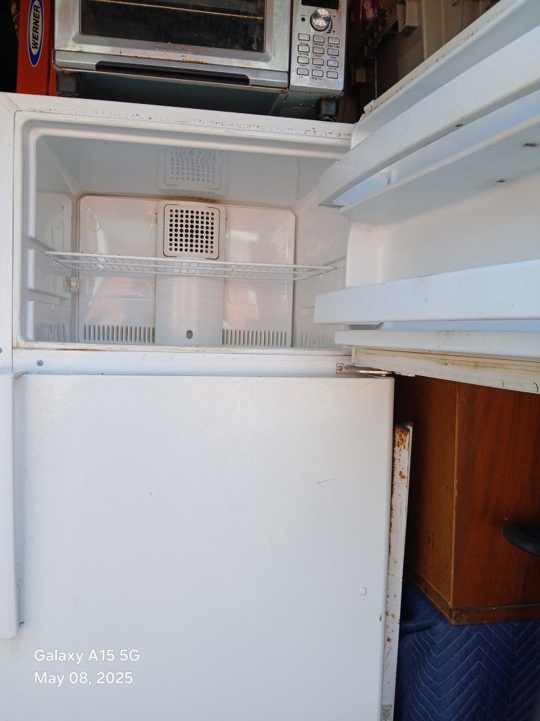 GE Refrigerator