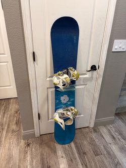 K2 LUNA SNOWBOARD WITH BINDINGS 147cm