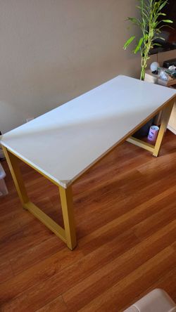 *** White and Gold Office Desk with FREE desk lamp ***