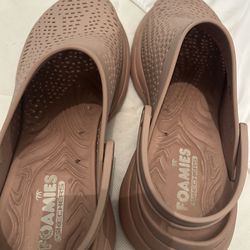 Women’s shoes cleaning out hardly used 9 1/2