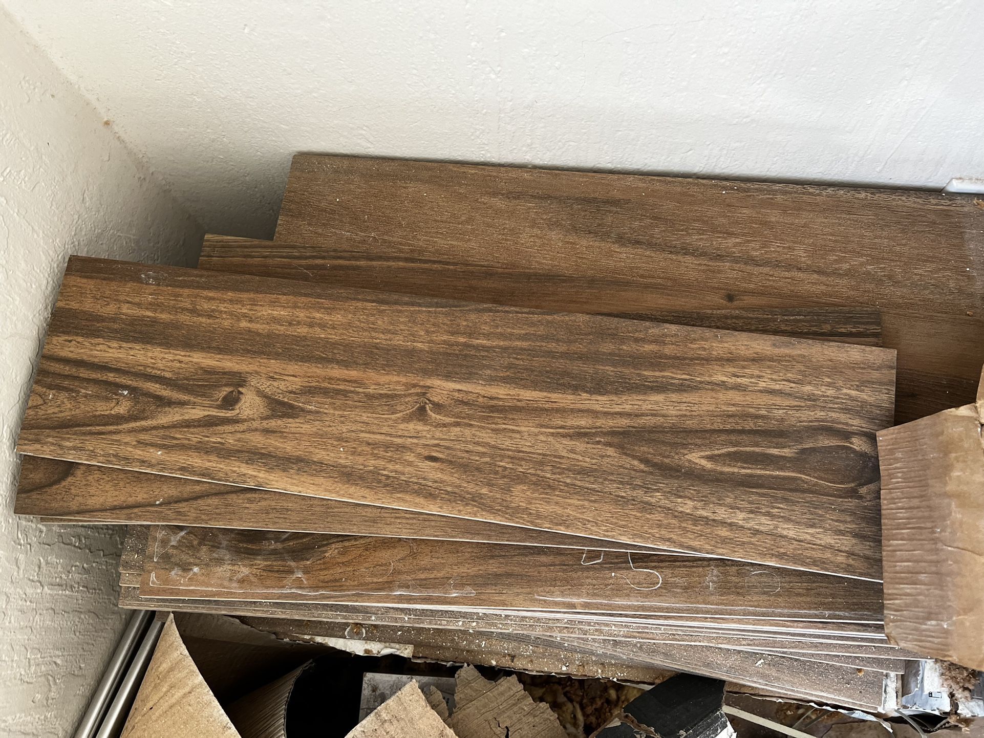 Wood Looking Tile 200 Sq Feet $250