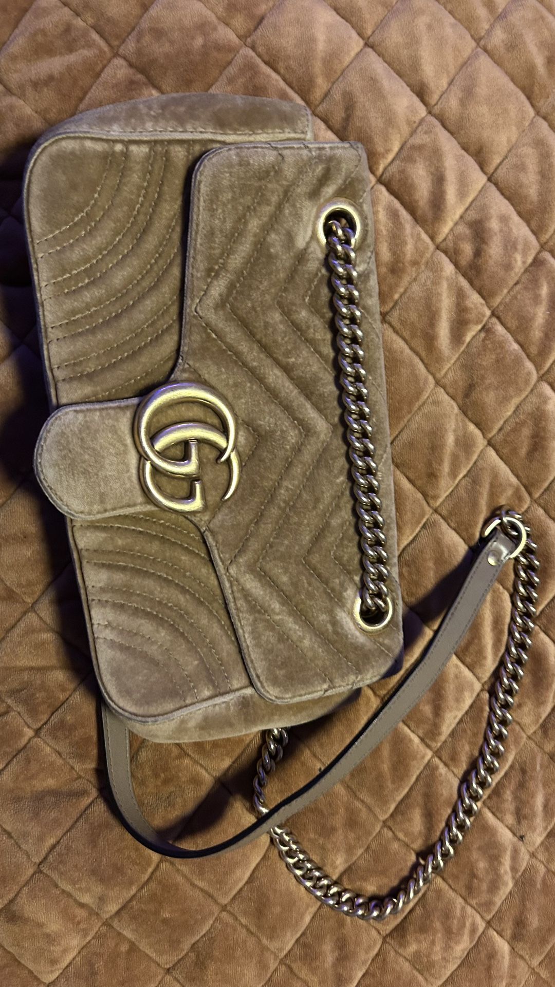 Gg marmont flap velvet handbag