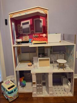 Rainbow High doll house