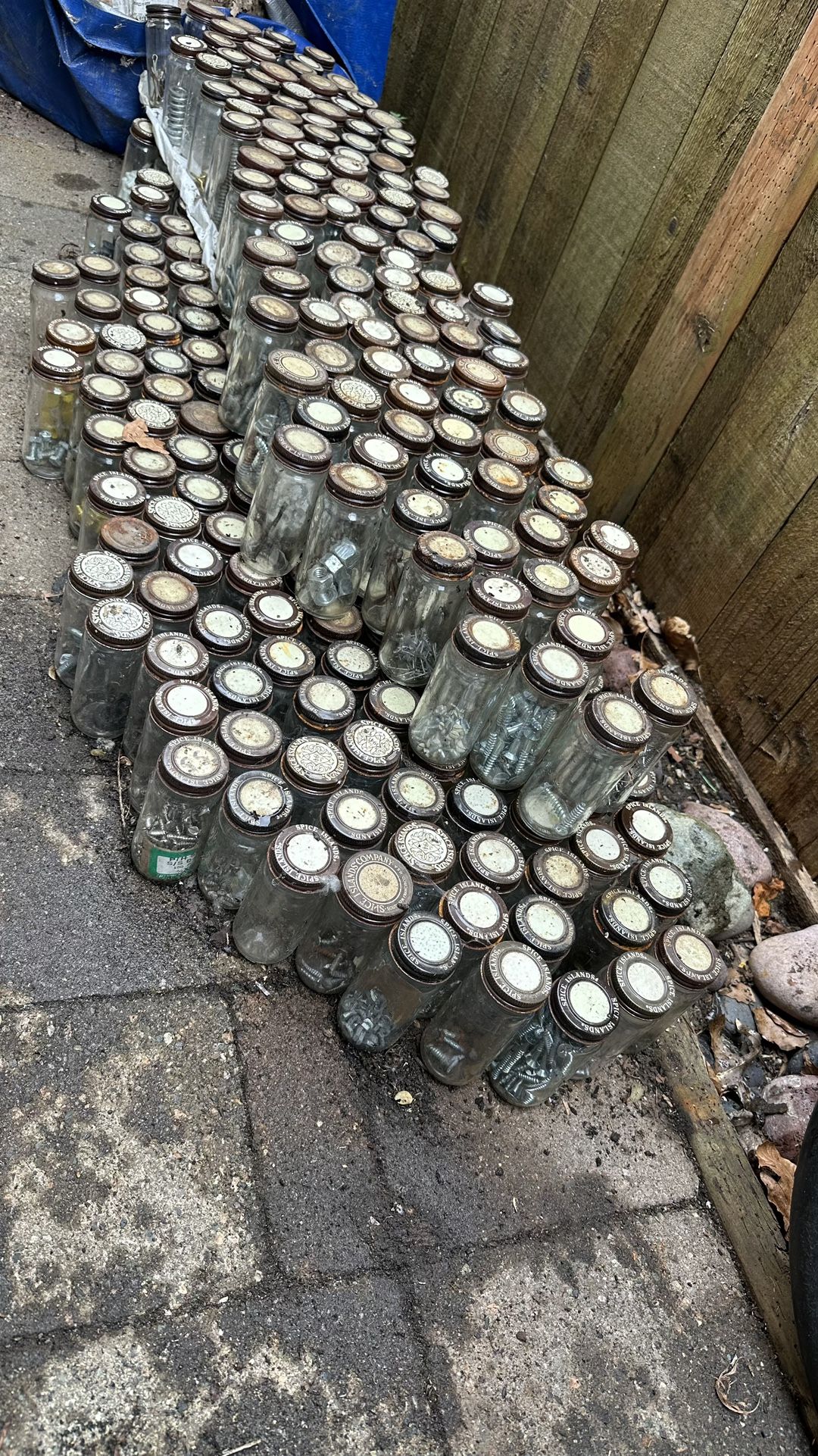 200 Plus Small bottle with Screws 