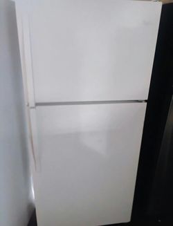White Top Freezer Refrigerator Energy Efficient