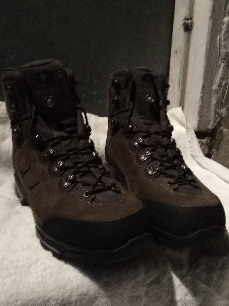 NEW Lowa Camino GTX Boots 13 + New L.L Bean Hiking Socks