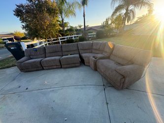 Huge Sectional with power recliners