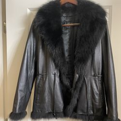 Leather jacket/fur collar. Only Worn Once!