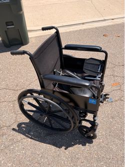 Medline Wheelchair With Adjustable/Removable Footrest