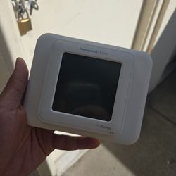BULK SALE Honeywell Home TH6320ZW2003 T6 Pro Smart Thermostat