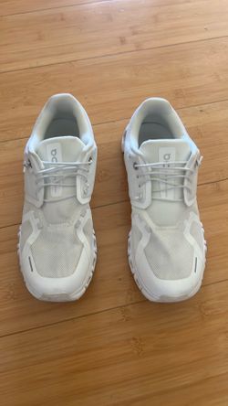 Women’s OnCloud size 8