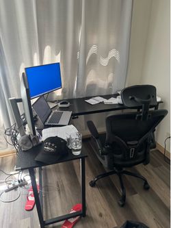 L shape work desk and chair